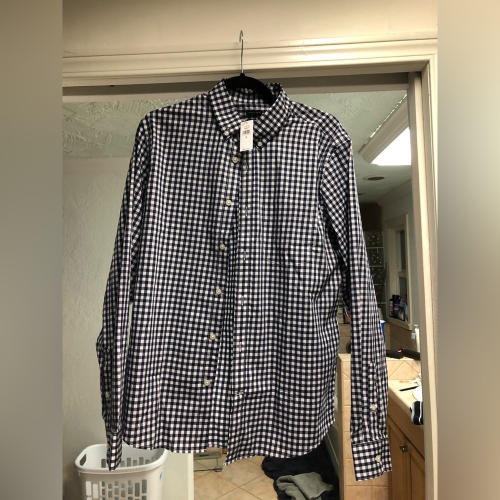 GAP blue gingham casual shirt, untucked fit stretch, size medium NWT